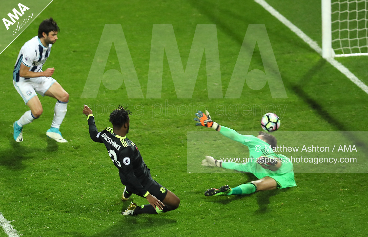 28 September 2016 - UEFA Champions League Group A - Arsenal v FC Basel - Mesut Ozil of Arsenal © Catherine Ivill / AMA 37267